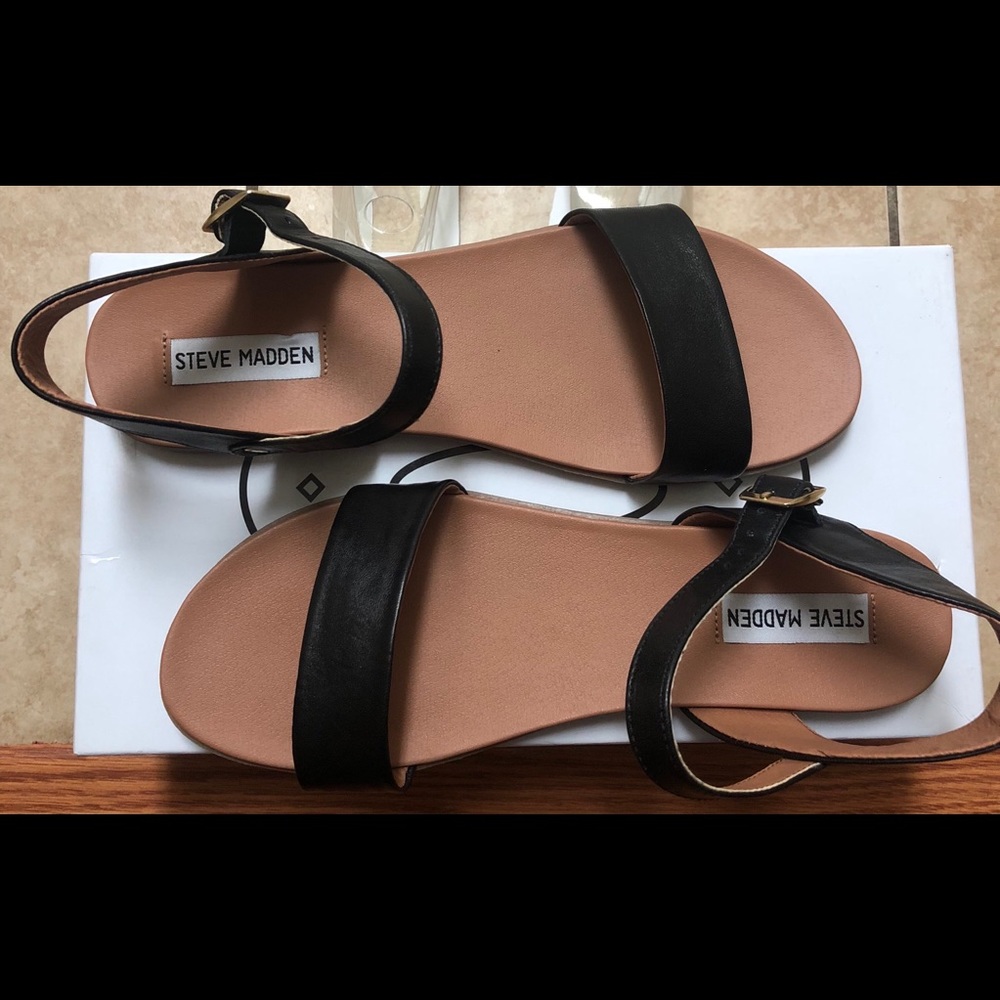 Steve Madden Leather Dina Sandals.